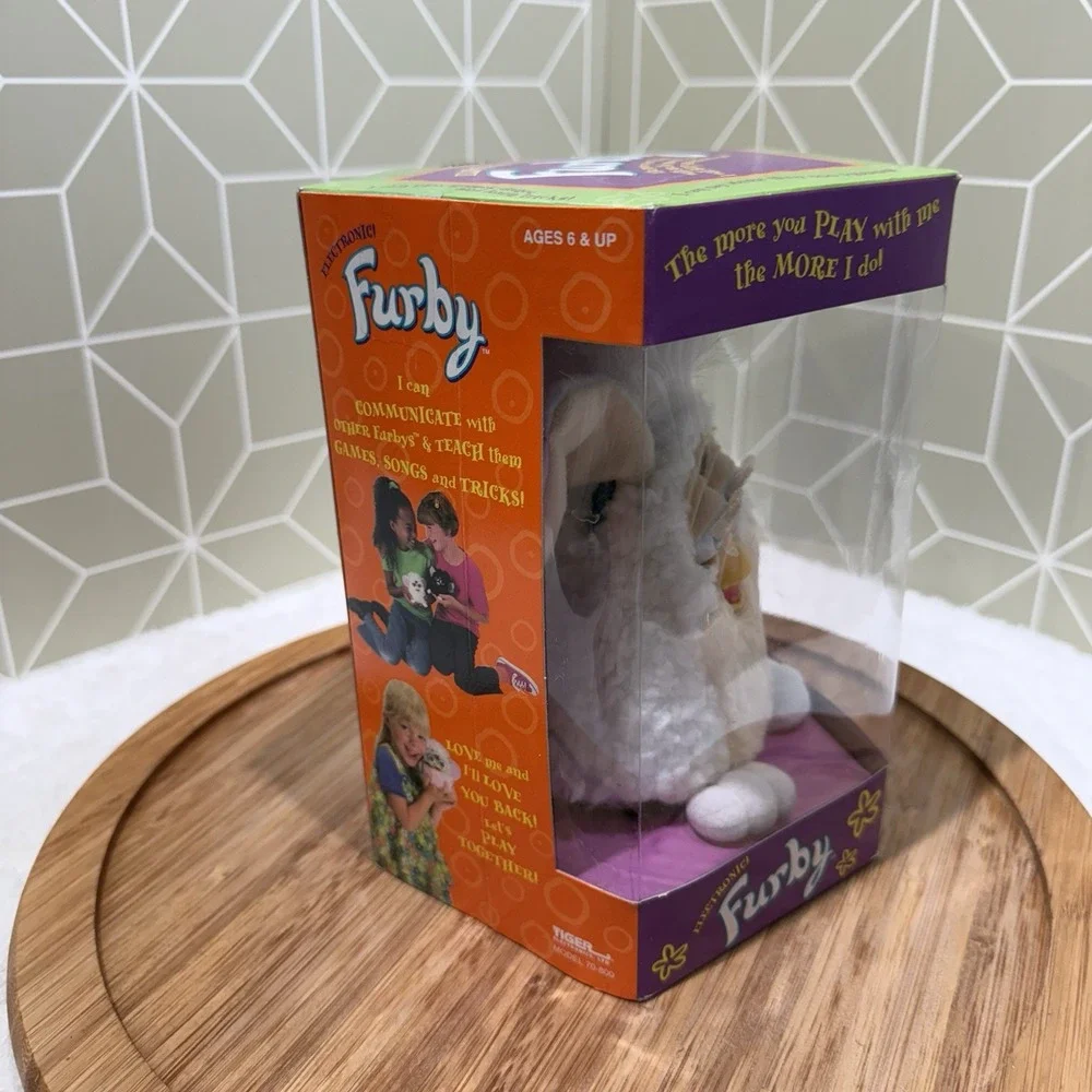 Furby‎ 1998 ORIGINAL 1st Gen White Snowball 70-800 NEW in Box RARE